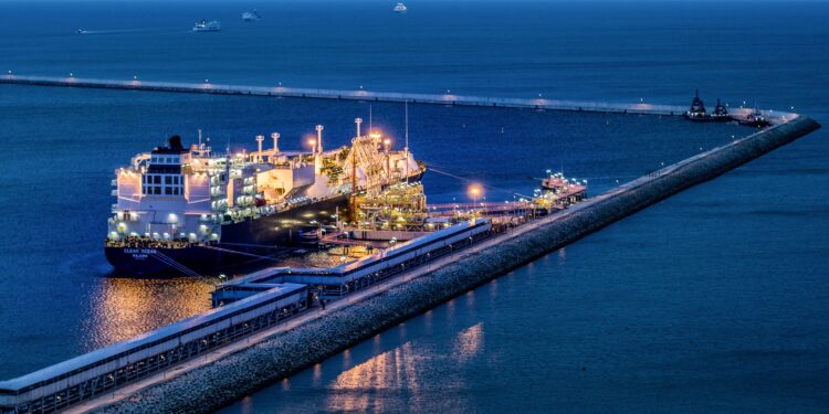 Nigeria To Build First Floating LNG Facility