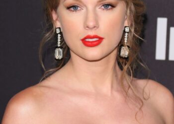 Taylor Swift Surpasses Rihanna as World’s Richest Female Musician