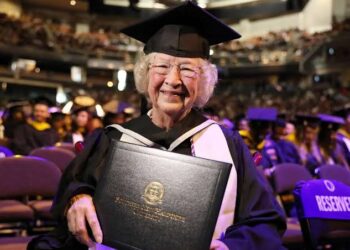 Meet the Great-Grandmother Who Just Graduated College