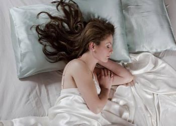 Your Pillowcase Might Be Dirtier Than A Toilet Seat- Here Is Why You Need To Wash It Often