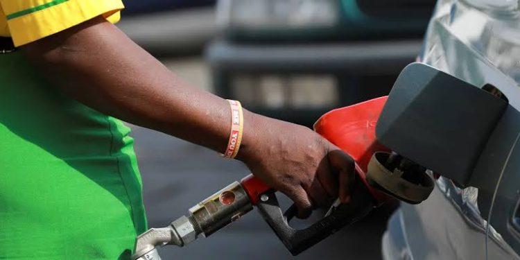 Nigerian Petrol Marketers May Be Forced to Sell in Dollars