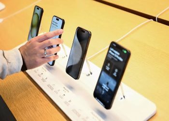 Apple Considers iPhone Price Hike Amid Tariffs Wars