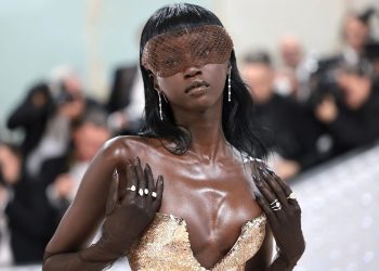 Anok Yai Shuts Down the Fashion World! Wins Model of the Year in Style