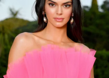 Kendall is back to Adidas!