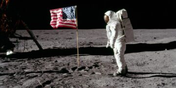 NASA Finally Sends Humans Back Around the Moon After 53 Years